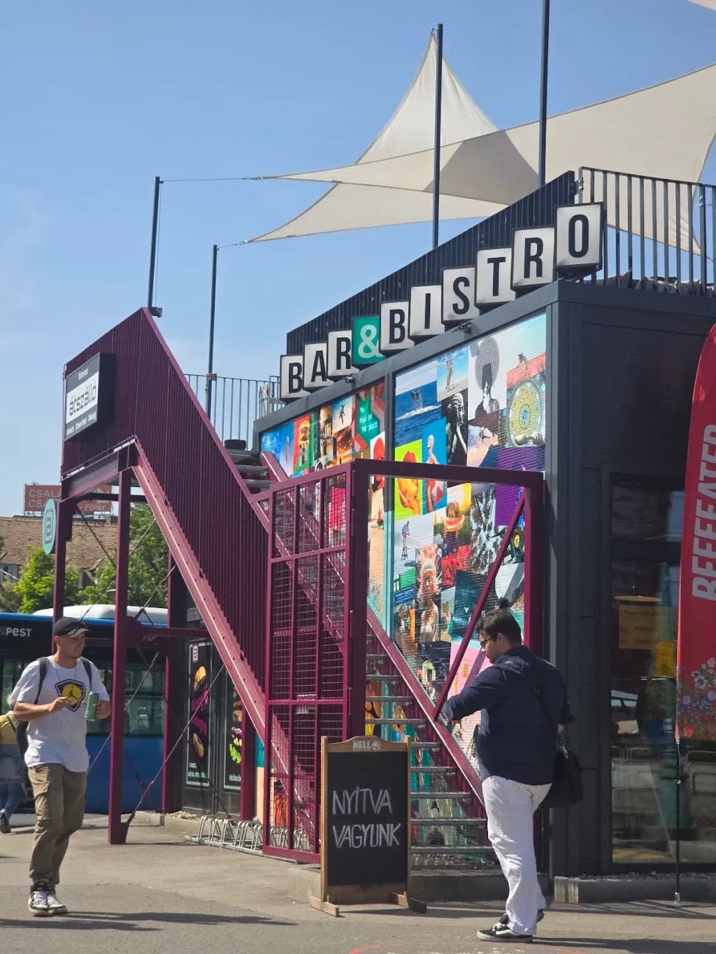 Átszálló Bisztró