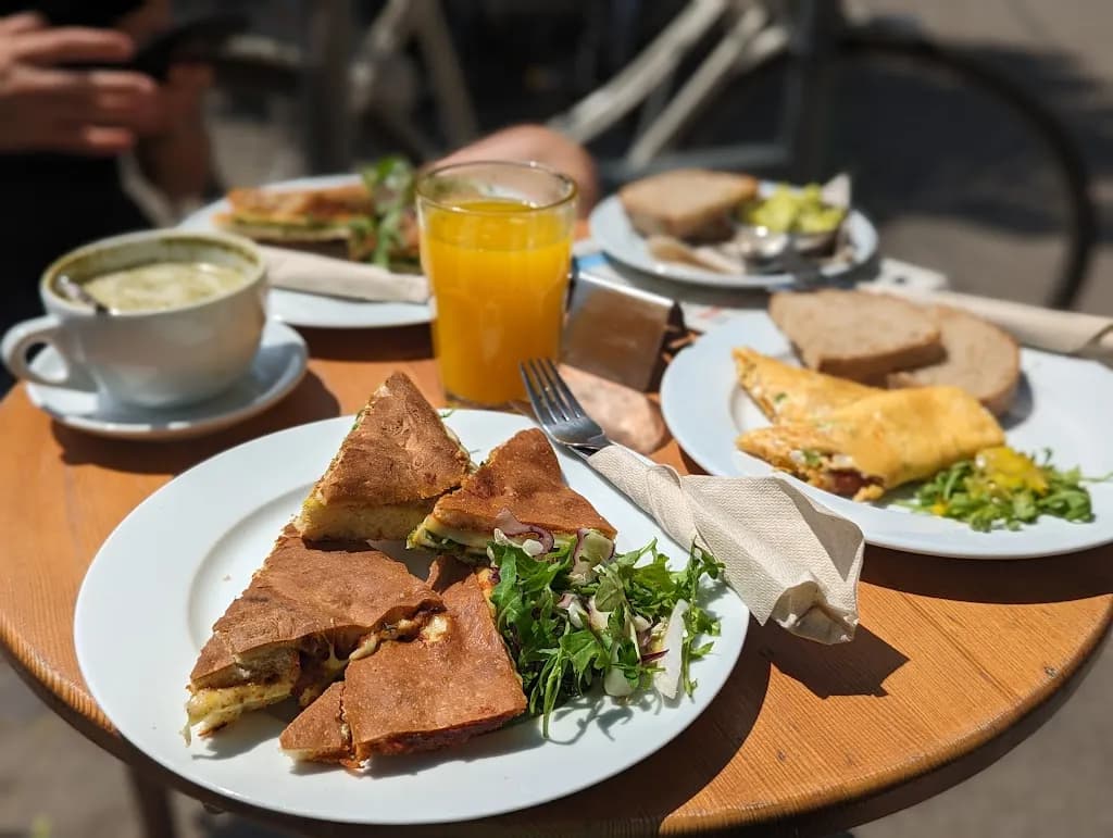 Kelet Kávézó és Galéria