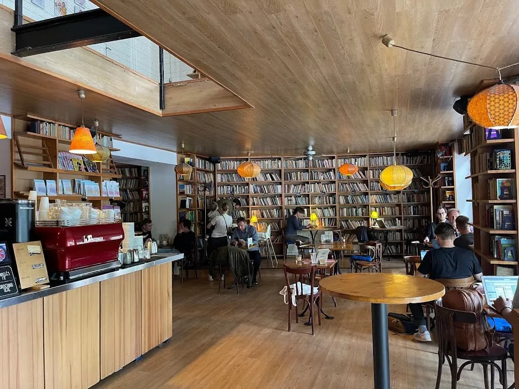 Kelet Kávézó és Galéria