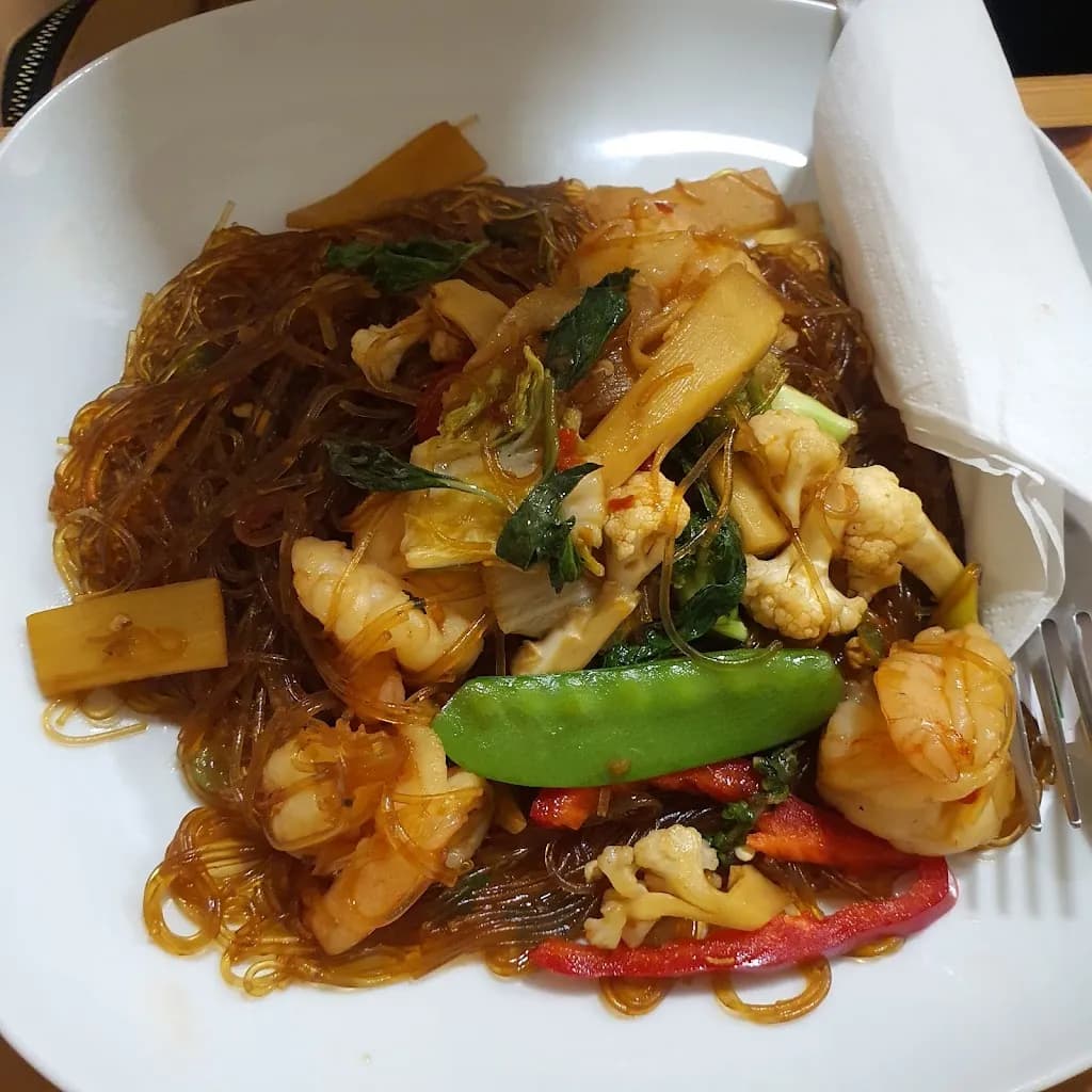 Rim Thanonh Thai Food