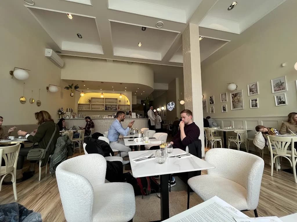 Á la Maison Breakfast and Brunch Restaurant