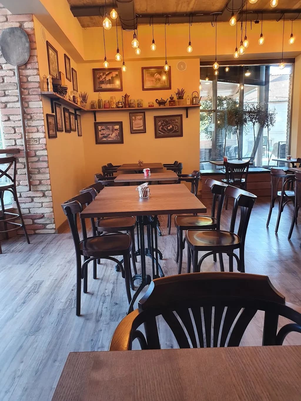 Tartufo Brunch & Bistro