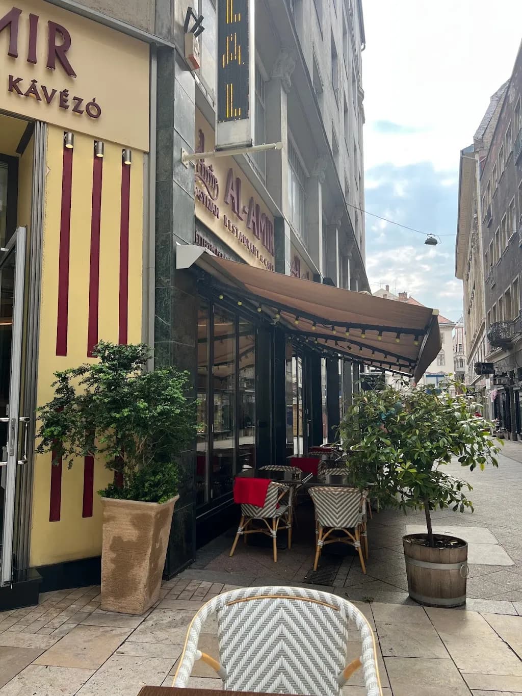 Al-Amir szír étterem és kávézó