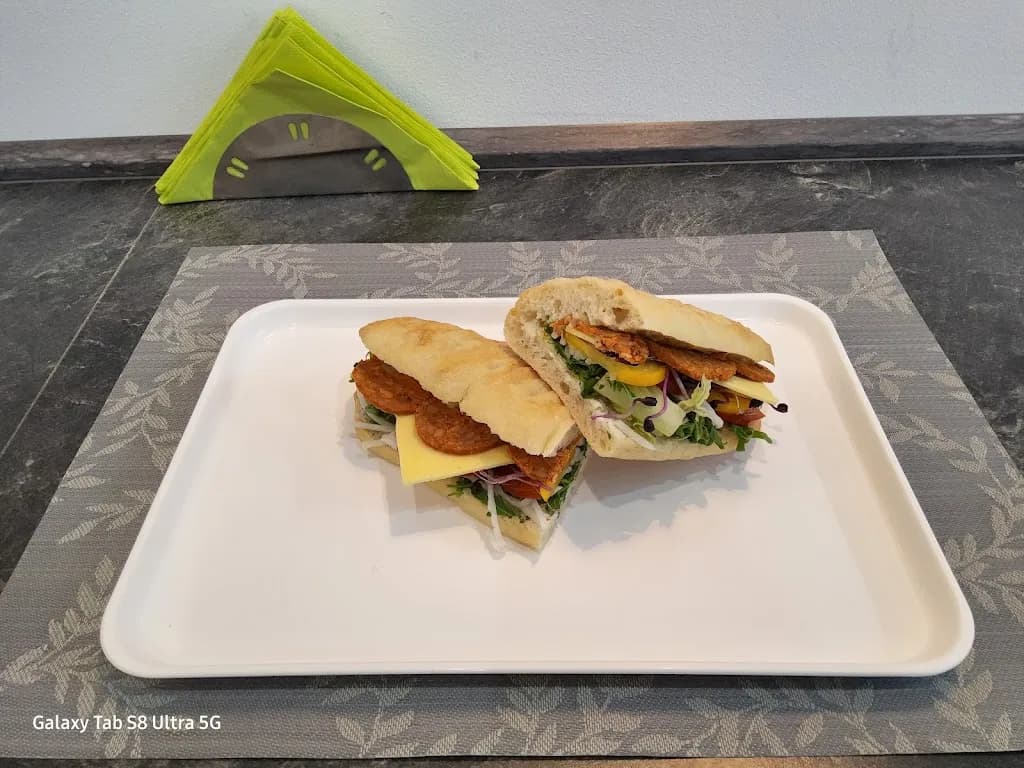 Több Mint Kávé és szendvics