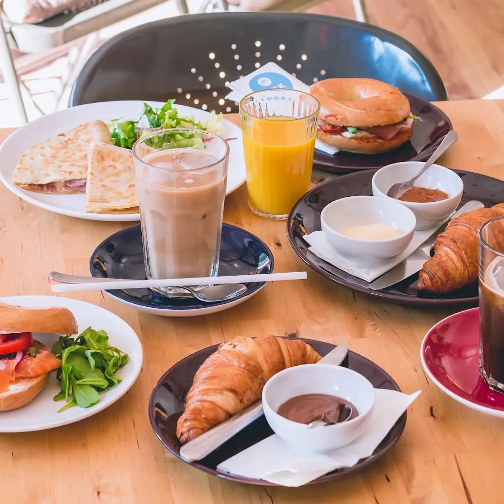 Milk Cafe - Kávézó, Brick Powerbank bérlés/leadás