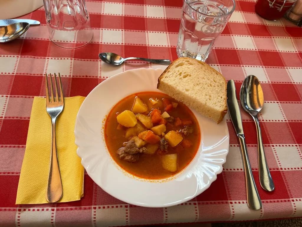 Ínyenc kert étterem & kávéház