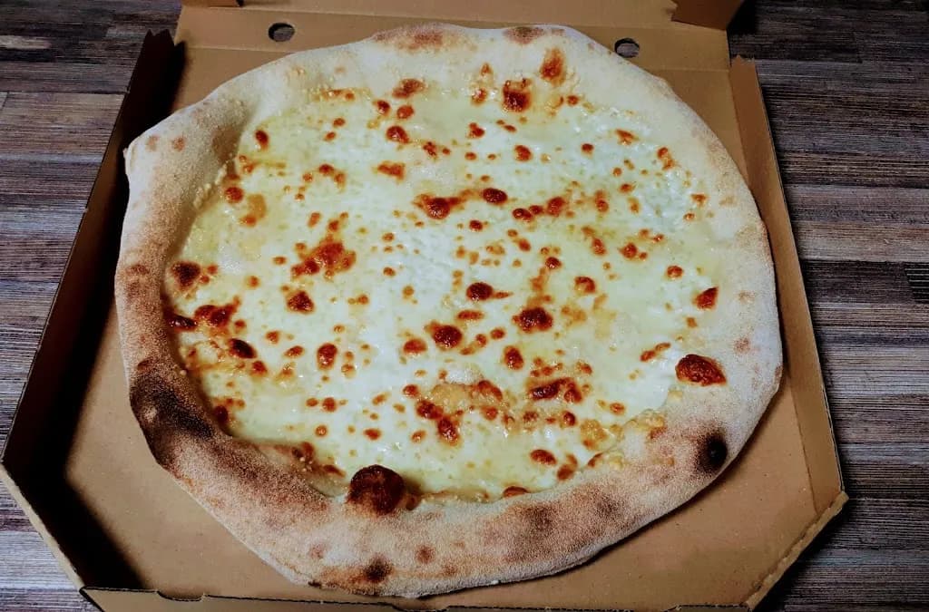 Lustamacska Pizza Budapest