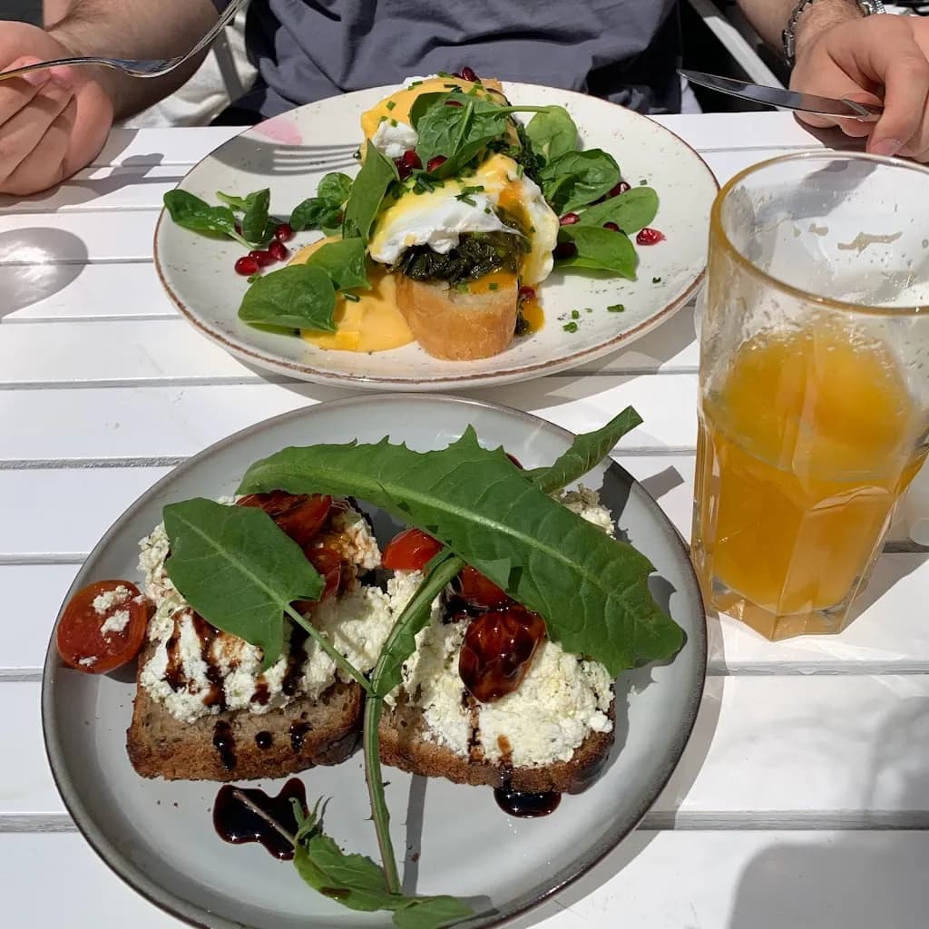 Lavenda Cafe & Lunch