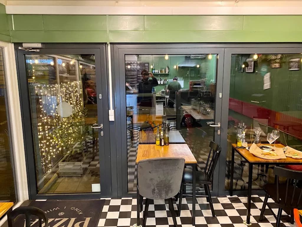 Cinema Pizza. Kino i Wino