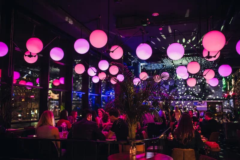 DZIEŃ I NOC Hala Mirowska