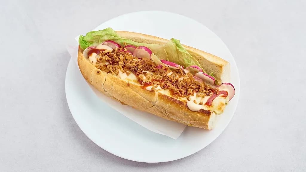 " NA OGNIU " Kurczak z różna zapiekanki hot dog.