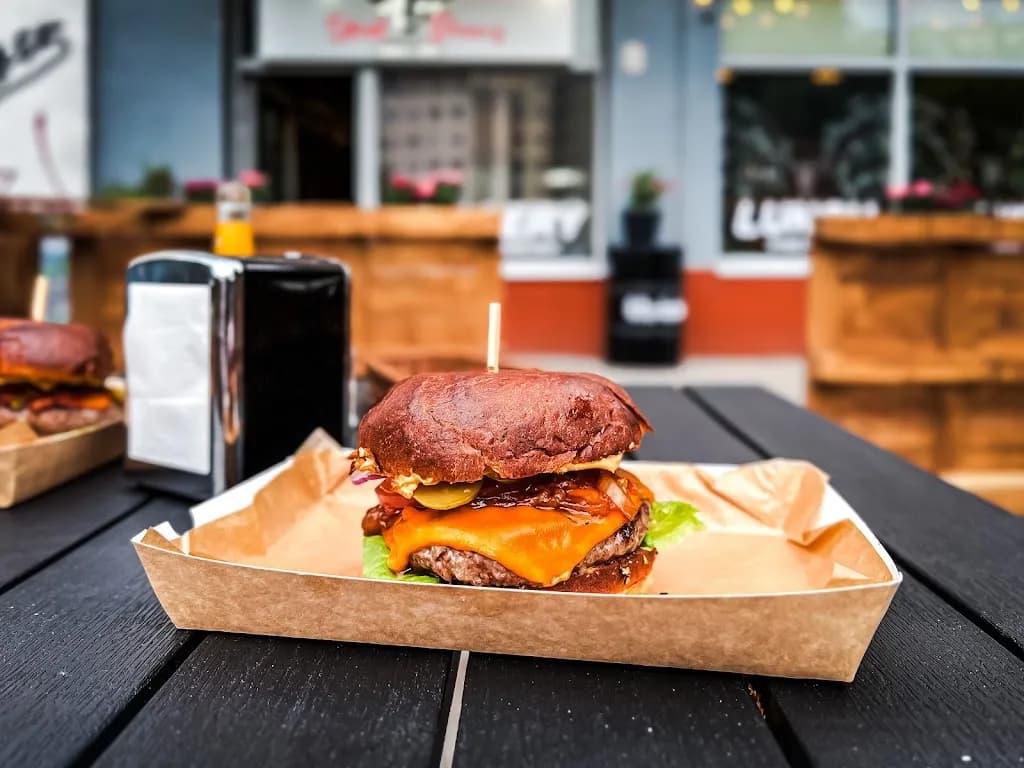 Street Dreams Burgers & Wings