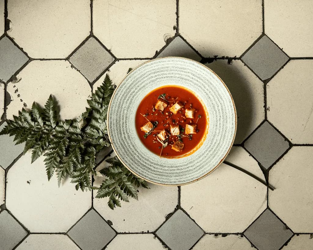 Ćma by Mateusz Gessler