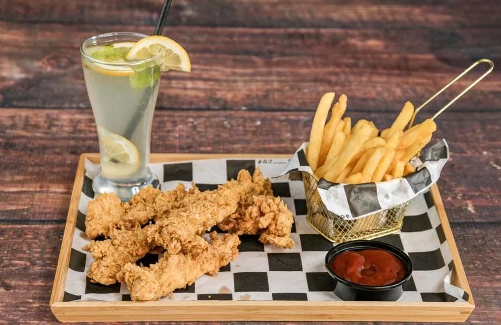 HOLLYWOOD BAR & RESTAURANT