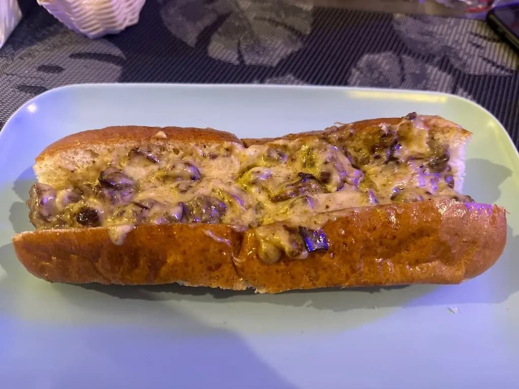 HOLLYWOOD BAR & RESTAURANT