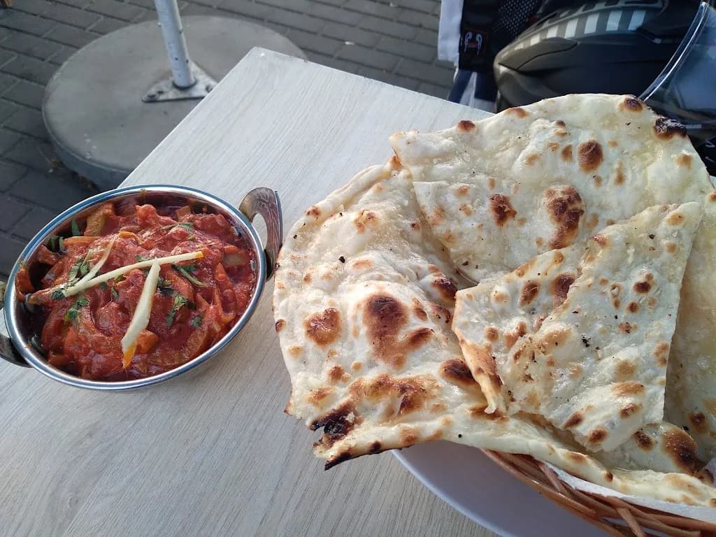 Musarrat Restaurant ( indian and Pakistani taste)