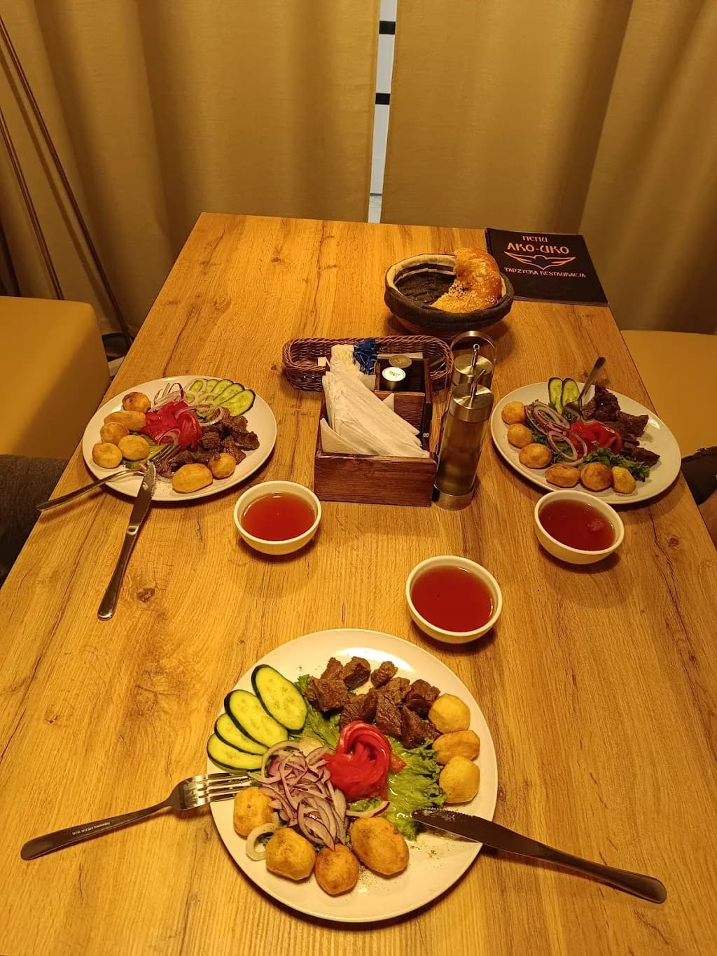 AKO-UKO Tadżycka Restauracja