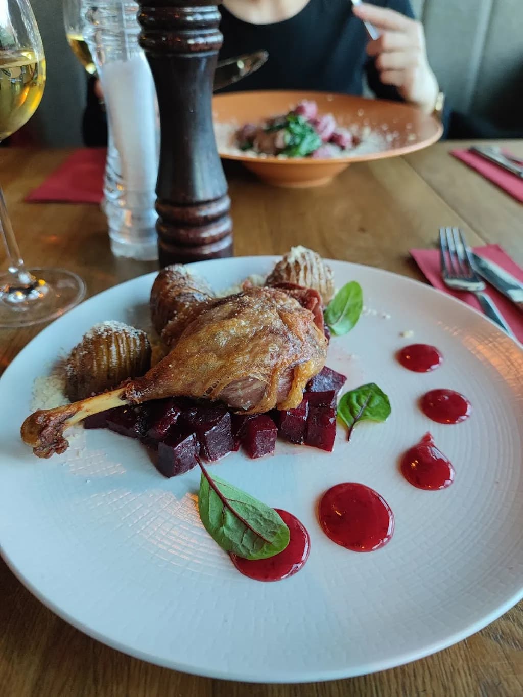 Monticello Ristorante - Pizza Owoce morza Lunch