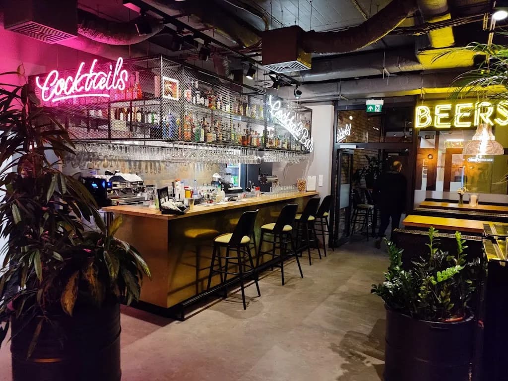 Monticello Ristorante - Pizza Owoce morza Lunch