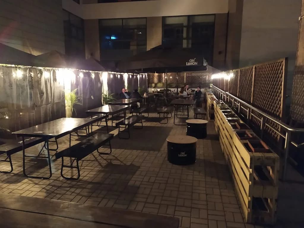 PIĘTRO NIŻEJ | CRAFT BEER PUB