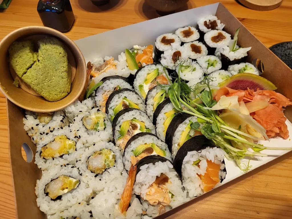 MOKUZAI SUSHI & RAMEN