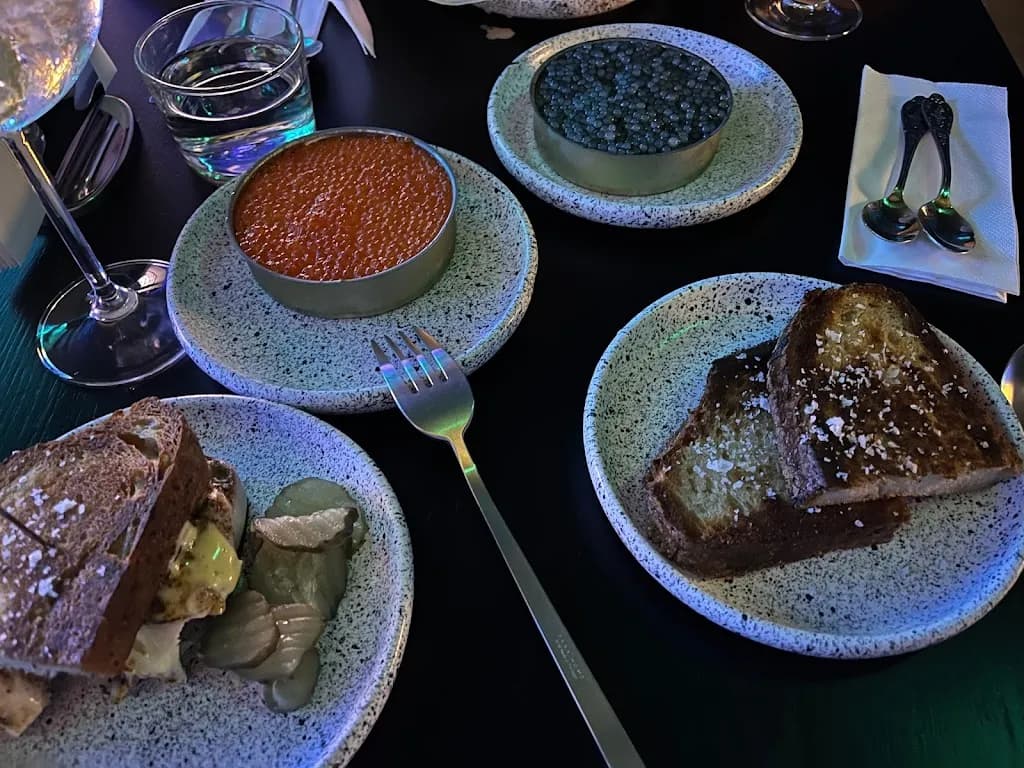 GiGi gin tonic raw bar