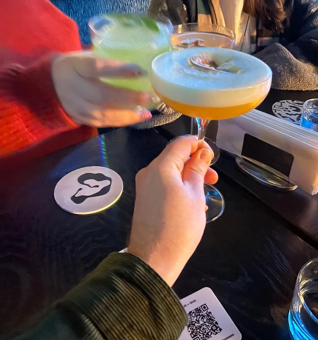 GiGi gin tonic raw bar