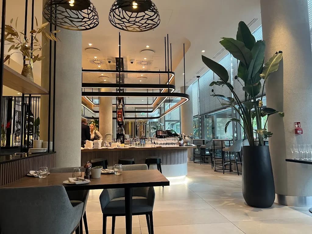 The Spot Bar & Restaurant