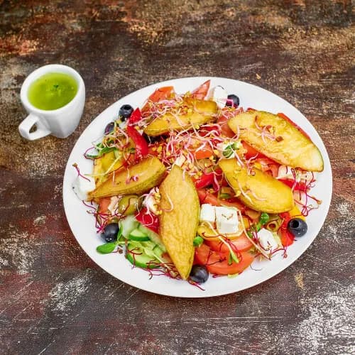 Salad with caramelized pears