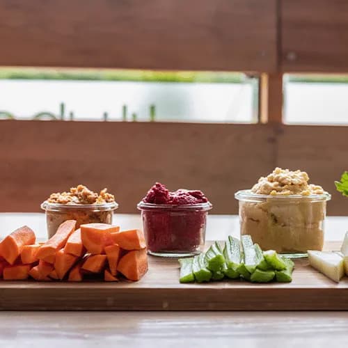 Hummus w 3 odsłonach z warzywami