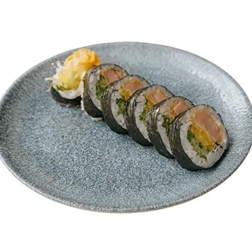 Futomaki z tuńczykiem w tempurze