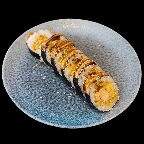 Futomaki z chrupiącym łososiem teriyaki i opalanym łososiem