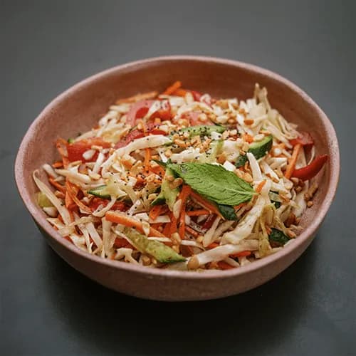 Salad with cashew nuts