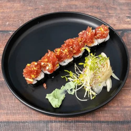 Futomaki with tuna tartare