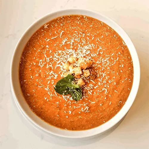 Krem z pomidorów z grzankami i parmezanem