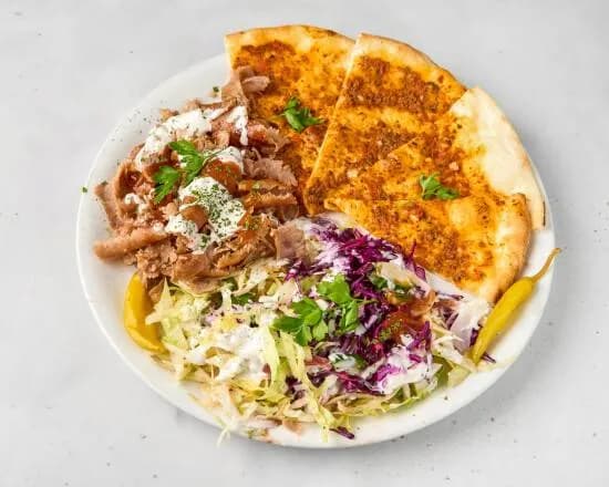 121. Lahmacun mit Fleisch