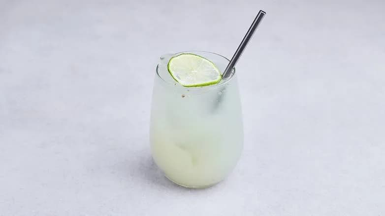 Limonka z nasionami chia