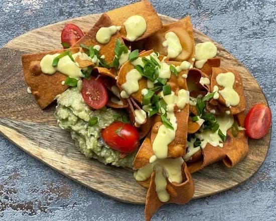 KETO Nachos z Guacamole i sosem serowym