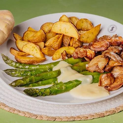 Shoarma ze szparagami i sosem serowym