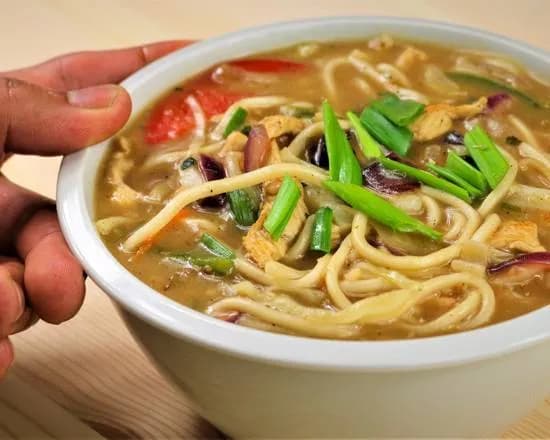 Makaron Thukpa z Warzywami