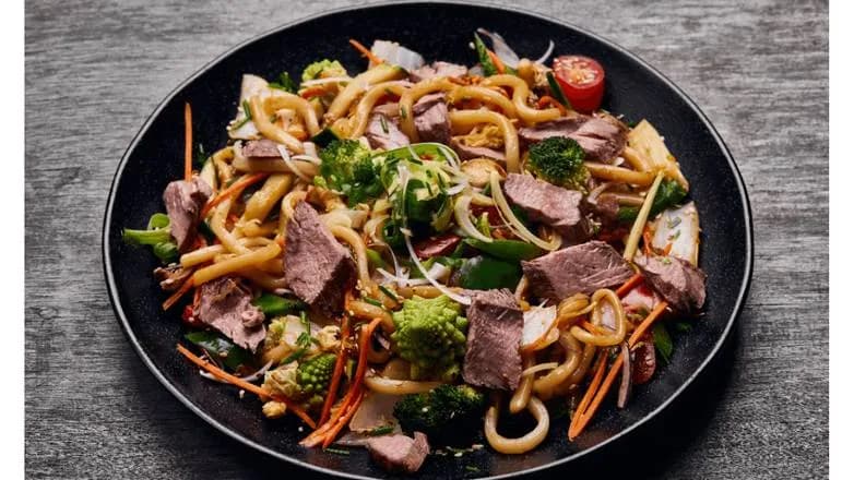 Smażony Makaron z Wołowiną