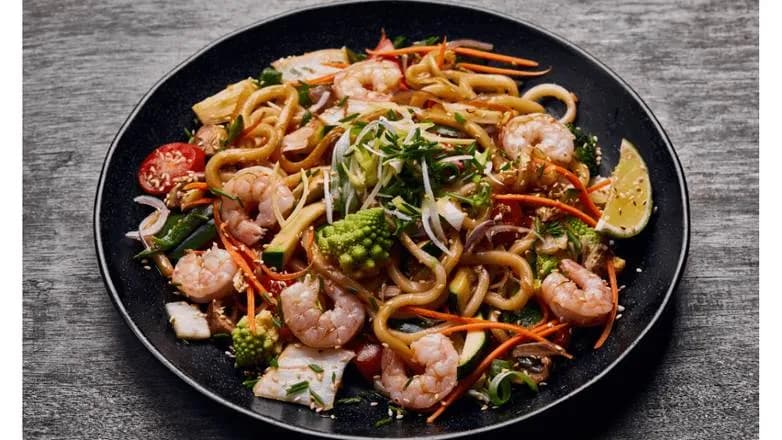 Smażony Makaron z Krewetkami