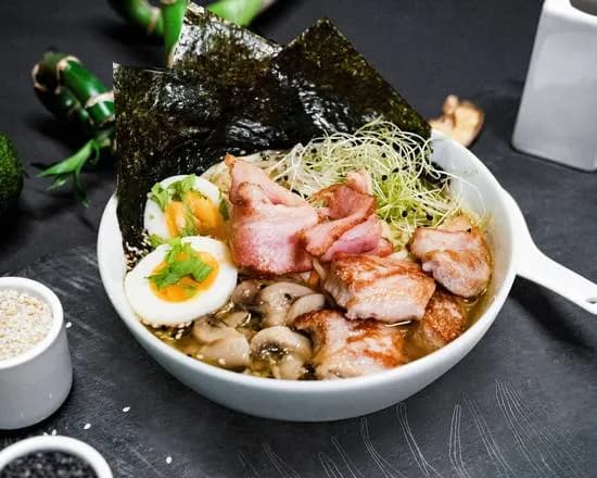 Wieprzowy Ramen z Boczkiem