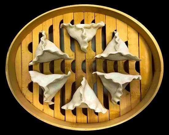 Pierożki z jeleniem w jałowcu (6 sztuk)