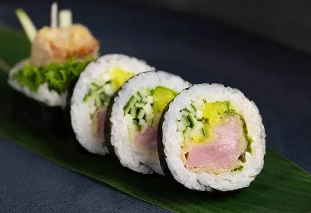 FUTOMAKI TUŃCZYK W TEMPURZE