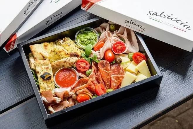 Tagliere Di Salumi E Formaggi