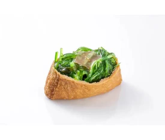 Inari z sałatką chuka