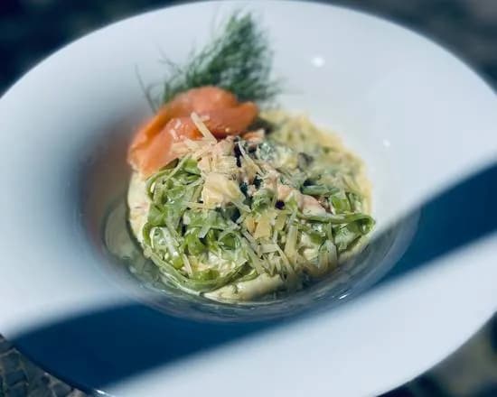 Zielone Tagliatelle z Wędzonym Łososiem