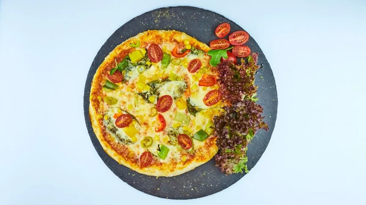 64. Pizza Vegetarian