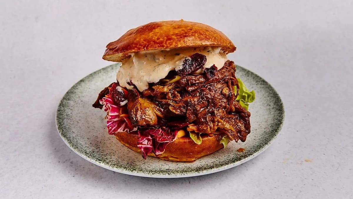 BBQ Pulled Beef Burger
